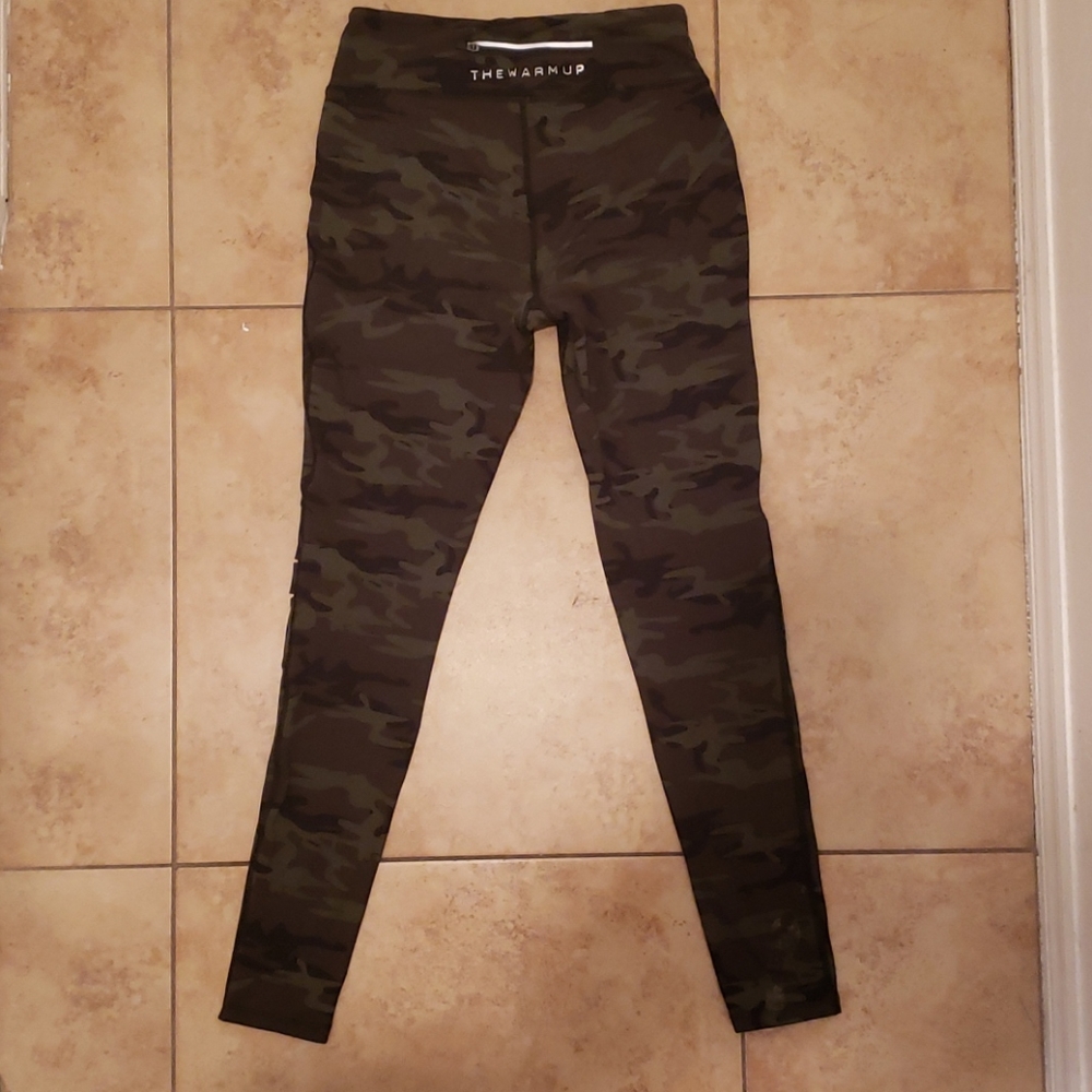 Jessica Simpson camo leggings